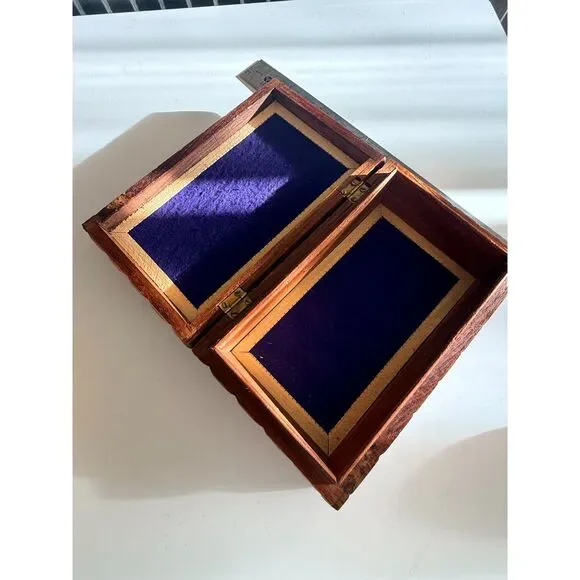 Vintage wooden trinket box (purple felt liner) - Picture 2 of 5